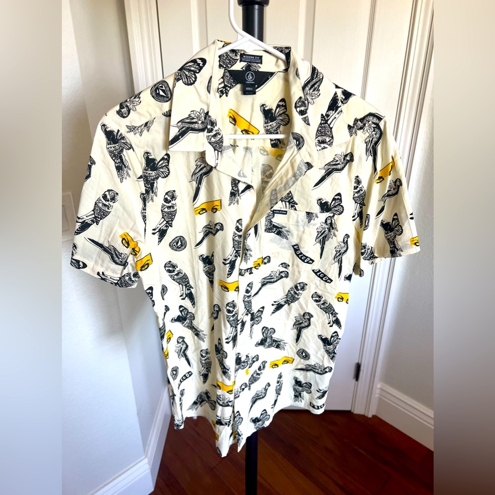 Volcom parrot short sleeve button down shirt